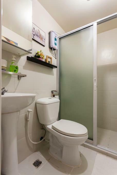 Jen'S Paranaque City Apartment مانيلا المظهر الخارجي الصورة